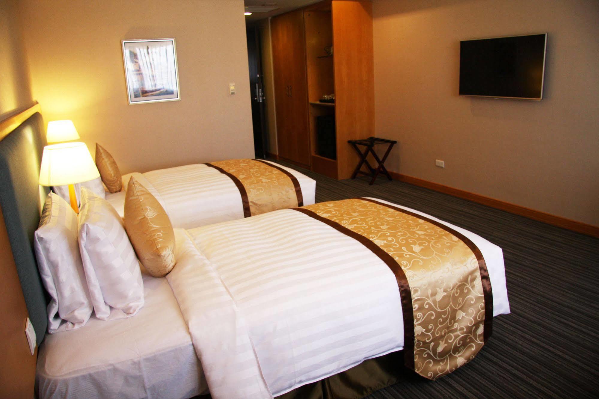 ฟู่ฉิน โฮเต็ล ไท่หนาน Hotel ไถหนาน ภายนอก รูปภาพ